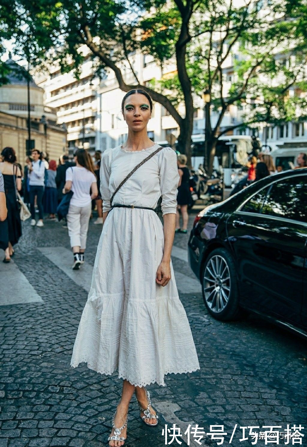 白色|走进欧美街头你会发现，她们最喜欢的颜色是白色，又刚又柔美极了