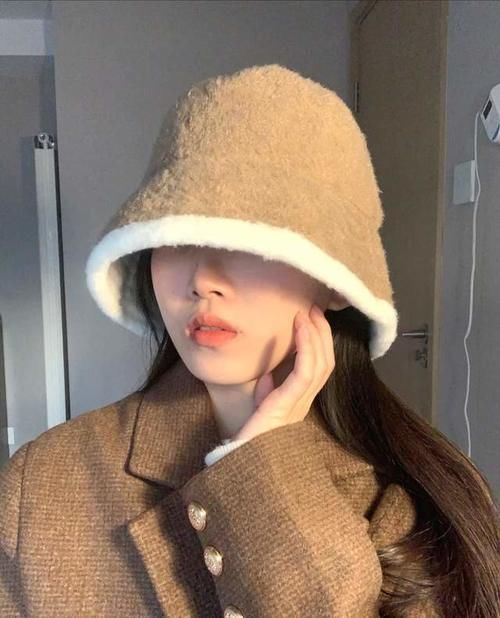 冬天必备三款帽子，搭配得当时髦又精致