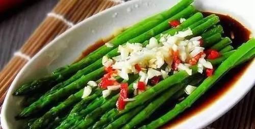 脑部供血不足?记得常吃3物,血管干净,脑梗不再登门拜访