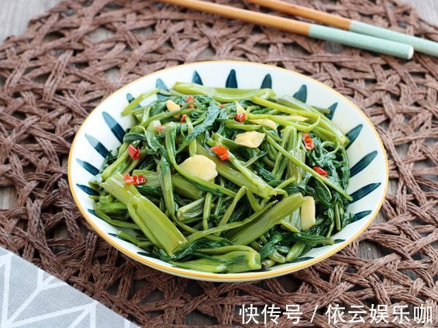 茎干|炒空心菜别焯水,学会餐馆的做法,多加2物,爽脆入味不发黑