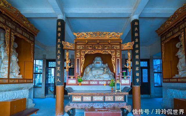 南岳一古刹,建于海拔1300米上,是道教与佛教相结合的寺庙