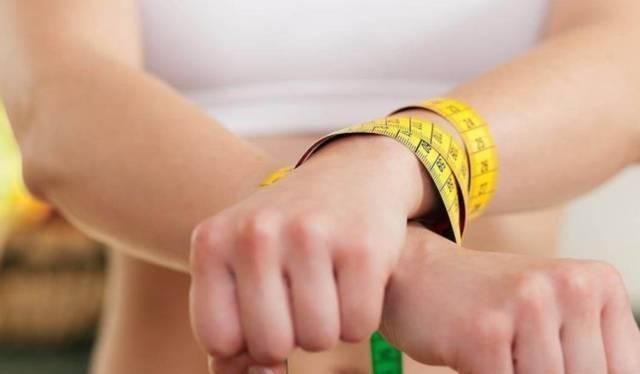 乳房|女人最伤害乳房的3个动作,最后一个可能你天天做,小心染上增生