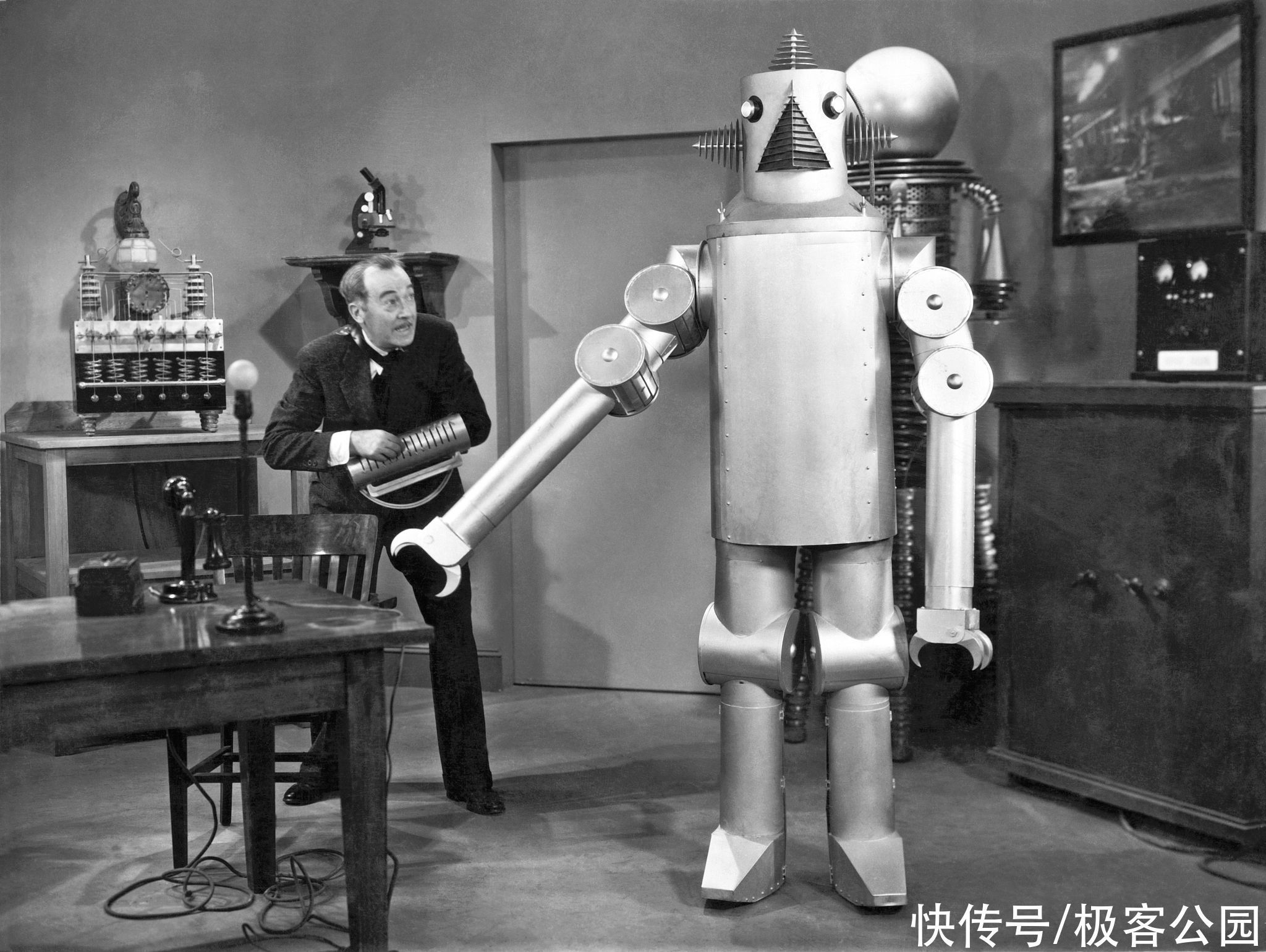 机器人|100 年前科幻小说里的概念,创造了今天千亿美元的市场