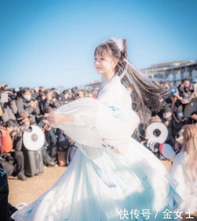 汉服|在全世界最大的漫展上,全场唯一穿汉服的中国小姐姐,彻底火了