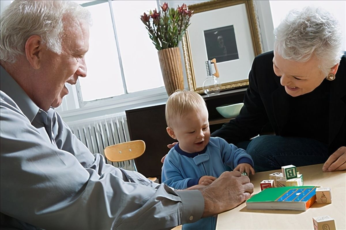 年龄|孩子到这个年龄，父母再忙也别让老人带，很多宝妈表示很后悔