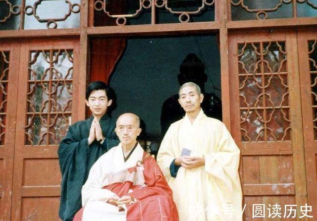 武僧们|少林寺的“海灯法师”,77岁二指禅倒立成名,圆寂后徒弟道出真相