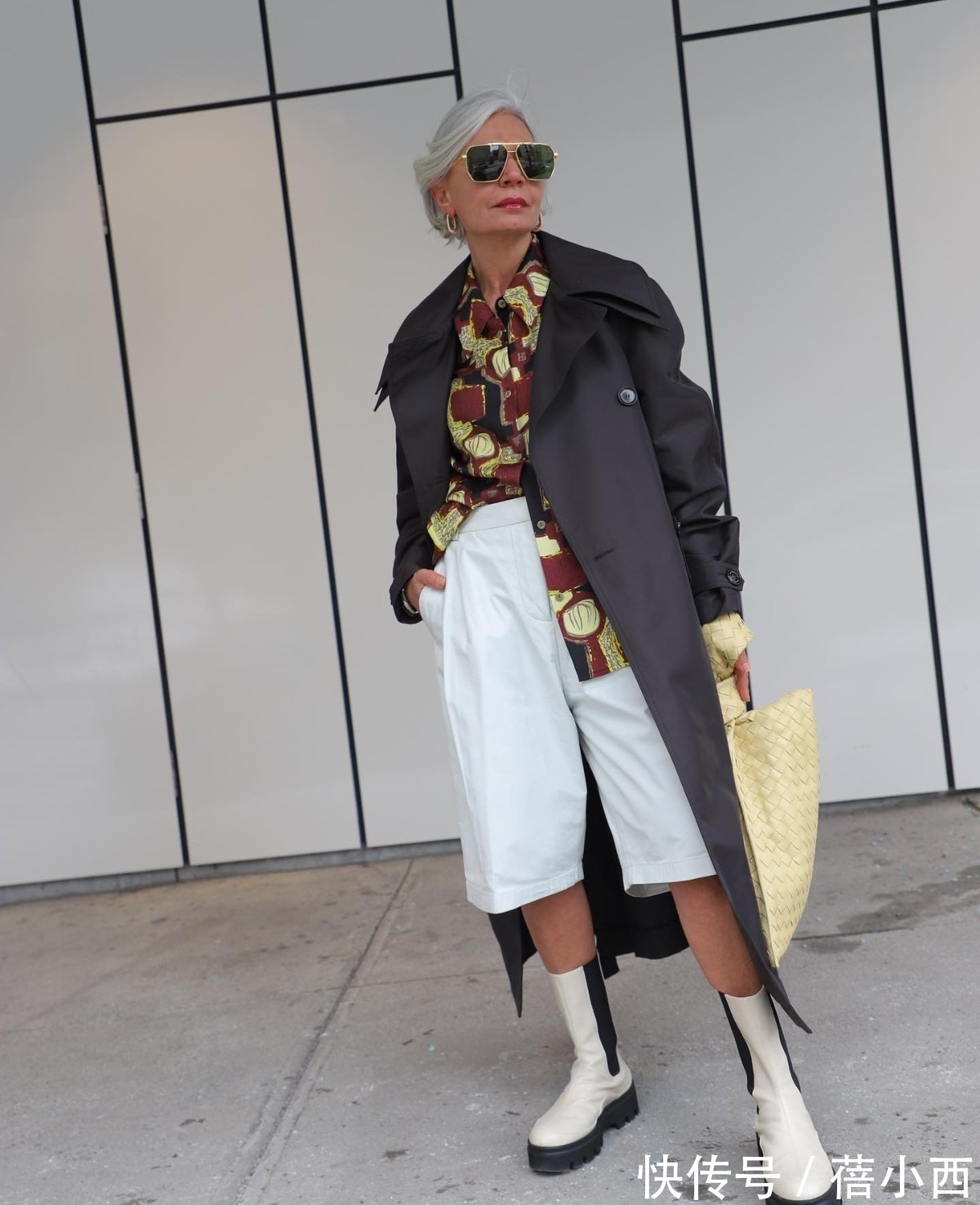 条纹|50、60岁女性穿衣要跳脱年龄界限，来学白发老奶奶穿搭，惊艳时光