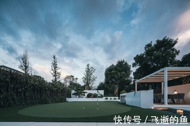 楼梯间|看400平米豪华别墅如何装修现代简约风