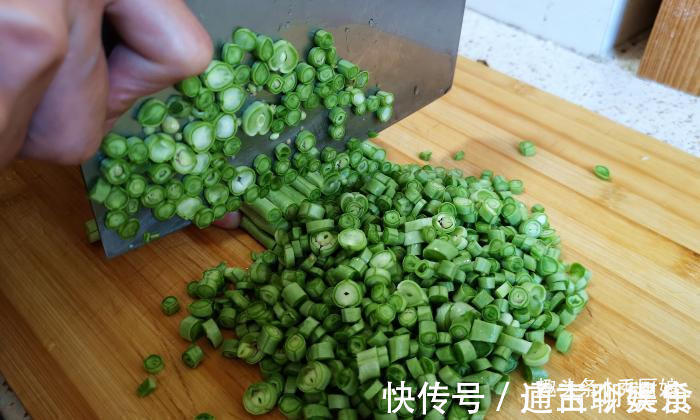 菜馅|秋天，此菜再不吃就过季了，营养极高，一次买5斤，蒸包子吃真香