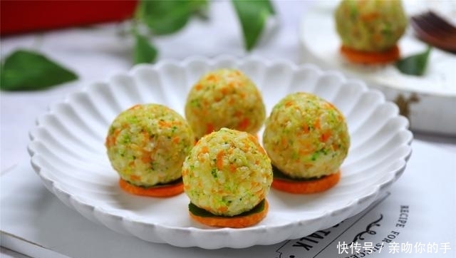 剩米饭新吃法,如此做,孩子三天两头就想吃,连吃3个才过瘾!