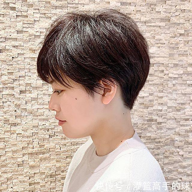 满头 女人过了40岁发型这样剪,时尚利落又洋气,显小10岁都不止