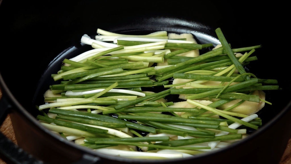 鲜香味美的无水葱油鸡,鼻子都香掉了!