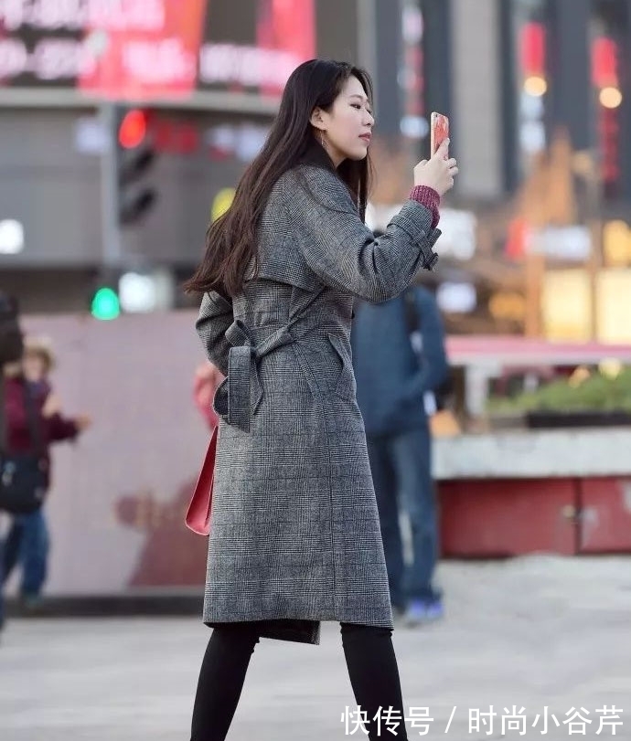 秋冬 秋冬休闲通勤风穿搭,气质羊毛呢大衣+短靴搭配,优雅时尚有魅力