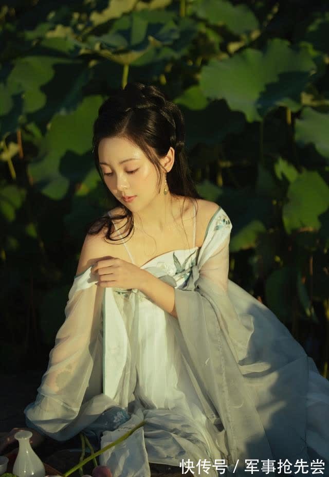 五律|五言格律:冰肌能除岁,玉骨始迎春。已在红尘里,偏偏不染尘