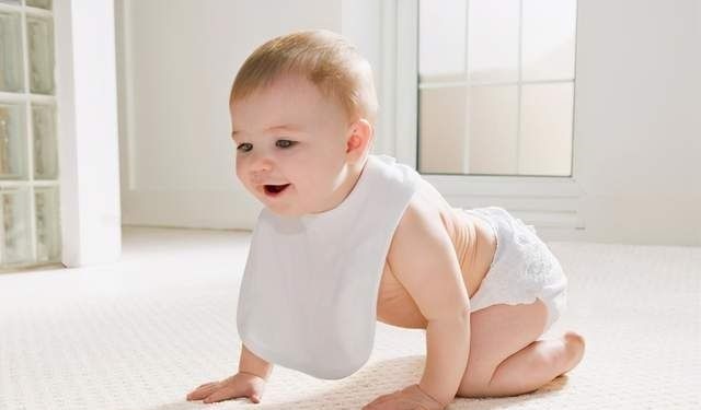 小动作|7、8个月的孩子会爬就行?宝宝手上有这3个小动作,才是真聪明
