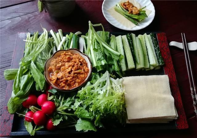 受欢迎|夏季的东北,这些农家菜特别受欢迎,地道东北味,外地吃不到