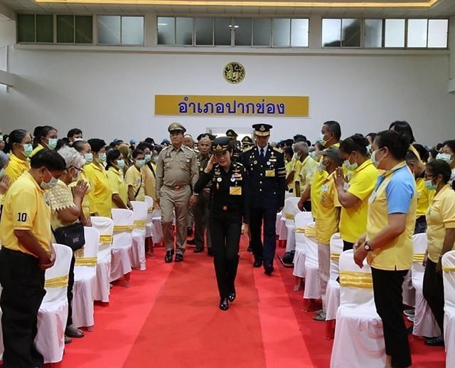 诗妮娜贵妃归来后首次穿军装亮相傲娇样回来了,灭了苏提达威风