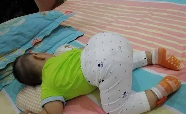 脾脏|孩子总是积食爱“趴睡”儿科医生无非4个原因,家长别不在意