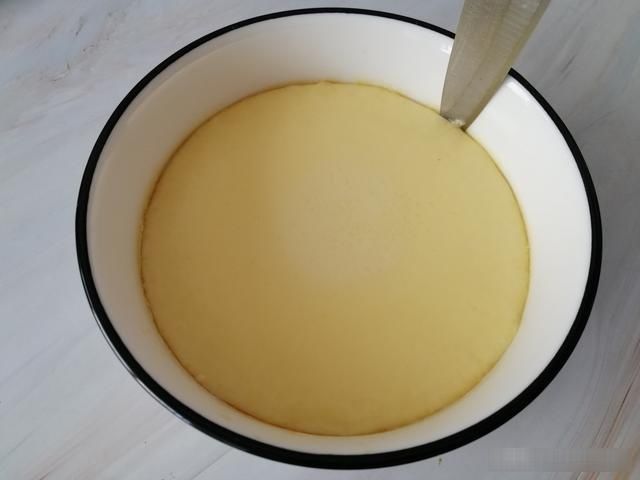 鸡蛋|牛奶别直接喝了,加2个鸡蛋,不用烤箱不用打蛋器,出锅抢着吃