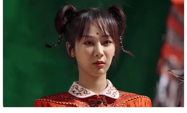 蜘蛛精|周洁琼上演最美“蜘蛛精”，当灯光暗下的那一刻，她的真容暴露了