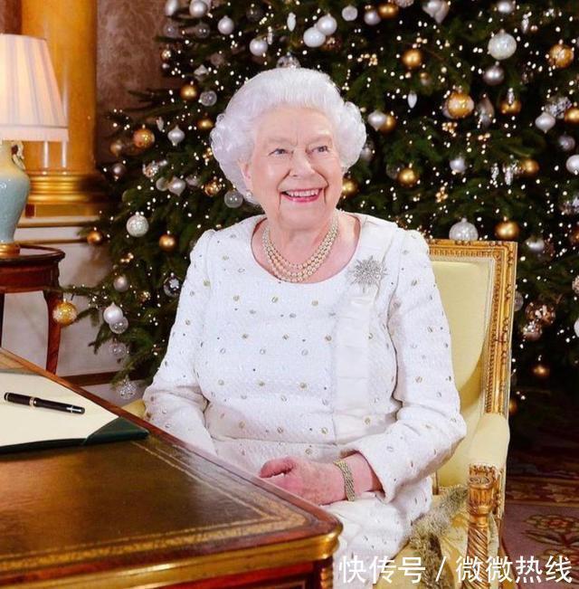 演讲|94岁英女王似乎已彻底放下梅根，复古珍珠项链配紫衣，老态尽显