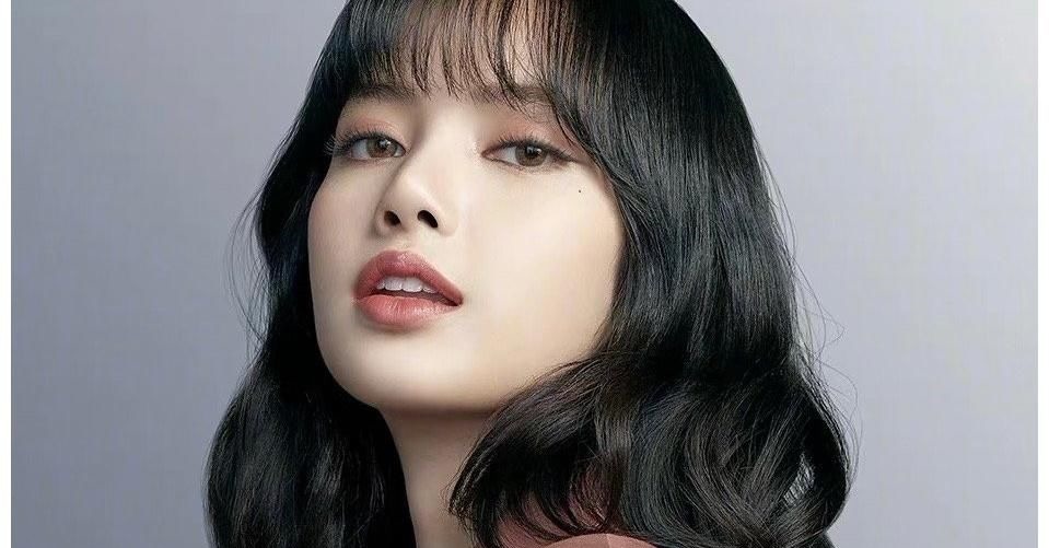 蔡徐坤lisa同款广告曝光,两人cp很好磕,什么时候再合作呢