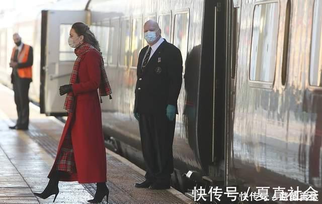 大衣 凯特总算让人眼前一亮!穿中国红大衣示范圣诞穿搭,换了发型超美