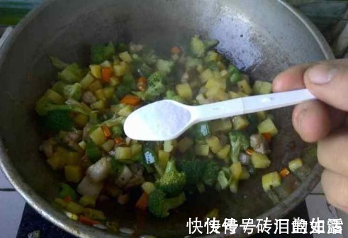 炒青菜|忠告炒青菜不能放此物，吃了就是没病找病，现在知道还不晚！