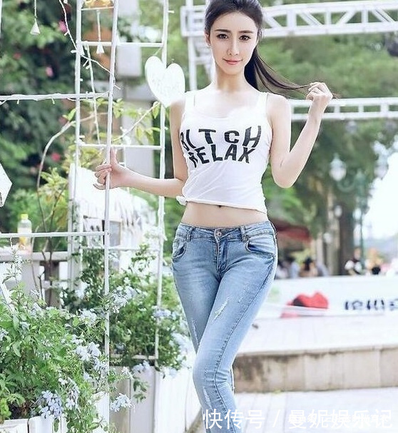 小姐姐 牛仔裤怎么穿？小姐姐的另类穿搭告诉你，怎样拥有性感身材！