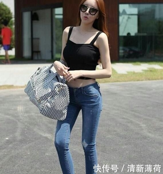 牛仔裤美女:率性大气,富有青春活力,流露出优雅女性气质!