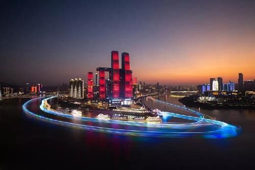 重庆一新地标走红,斥资超240亿元打造,却被网友吐槽“丑”