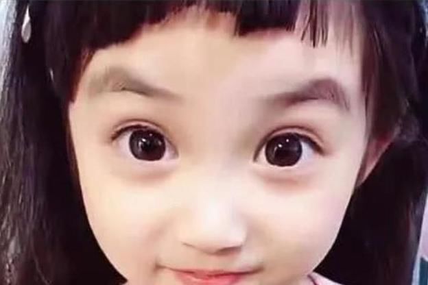遗传|爸爸给女儿剪狗啃式刘海,娃一睁眼萌翻网友再坑的发型也不坑了