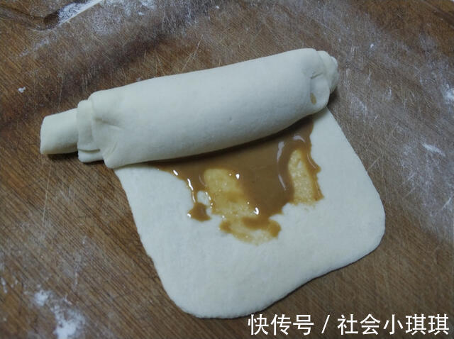 黑芝麻|两勺芝麻酱、一碗面粉,教你在家做麻酱烧饼,学会不用再去买了
