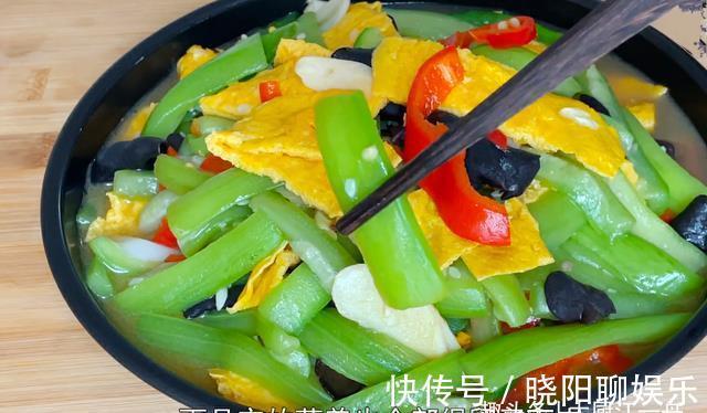 江一舟|炒丝瓜时，先放油就错了，教你饭店做法，丝瓜滑嫩不出水不发黄