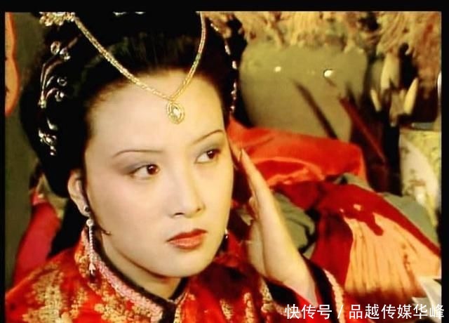 秦可卿|贾府为何那么快就衰败?这两个媳妇是关键,她们每天都要做一件事