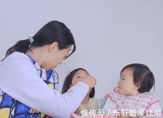 乒乓球|李晓霞大女儿梦想当世界冠军!母女同框画面温馨,身后奖杯吸睛