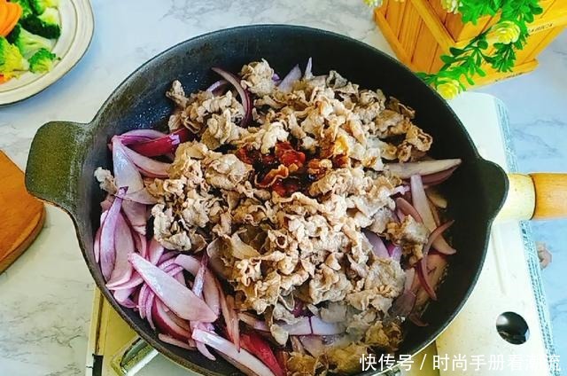 秋天牛肉这样吃,不油不腻,好吃下饭,汤汁都不剩一滴,太香了