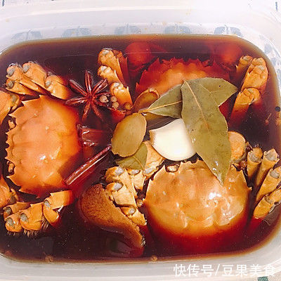 这道花雕熟醉蟹，汤汁都要舔干净