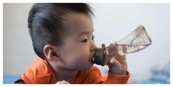 豪豪|孩子因喝水导致积食，医生建议：家长给娃喝水，避开这3个时间段