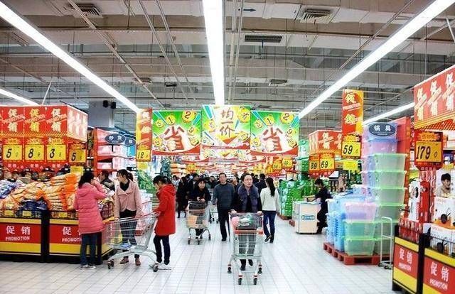 家长|8岁男孩故意用推车撞孕妇,妈妈却旁观,孕妇老公的做法让人解气