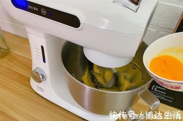 想吃饼干自己在家做，香酥美味，一口一个，比买来的好吃百倍