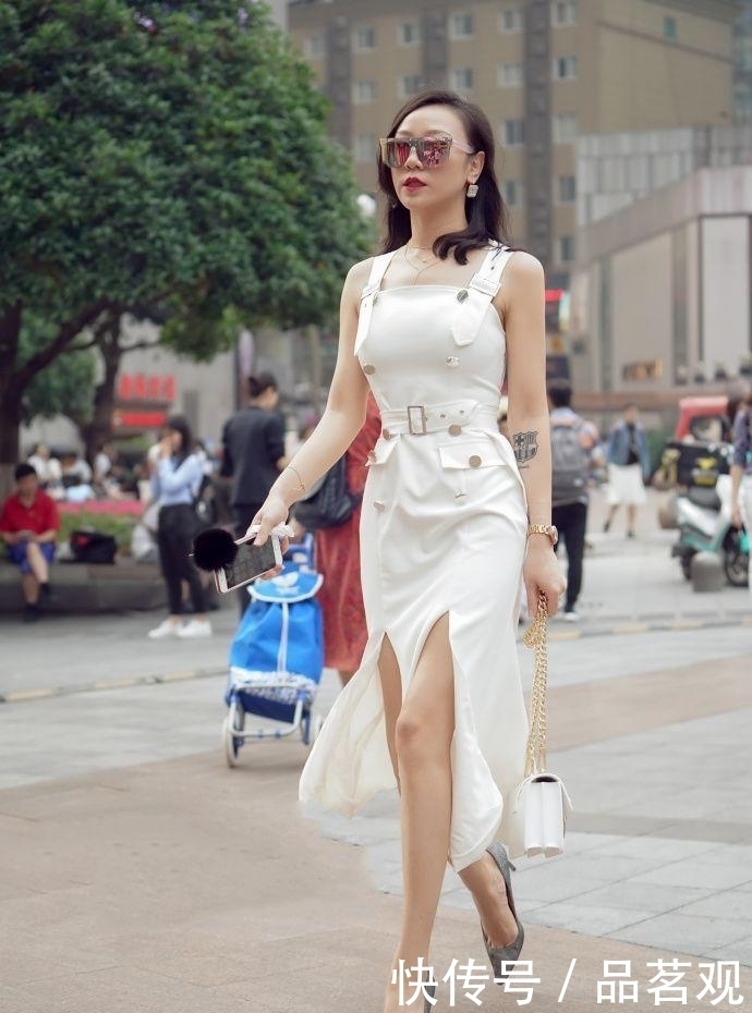 辣妈|街拍: 辣妈也有好身材, 从不吝啬自己的美