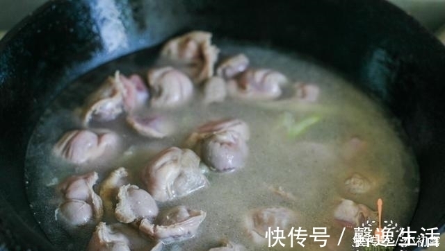 以前当垃圾扔，现在比肉还贵，过节下酒菜，又软又嫩，老少抢着吃