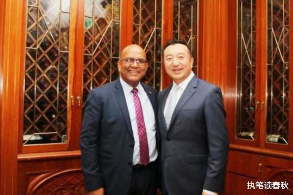 41年前,因一张站在长城喝可乐照片火遍世界的小男孩,现状如何