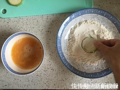西葫芦|香喷喷的韩式香煎西葫芦,简单易操作,10分钟就搞定了