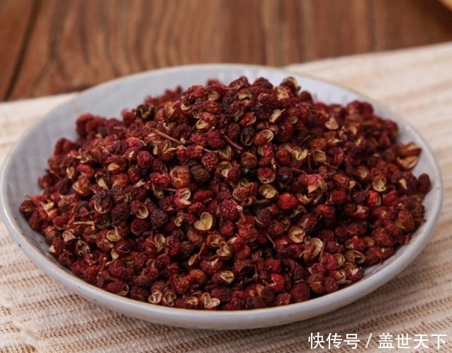 湿气不除百病生?寒从脚起,常用此物泡脚,湿气慢慢消退了