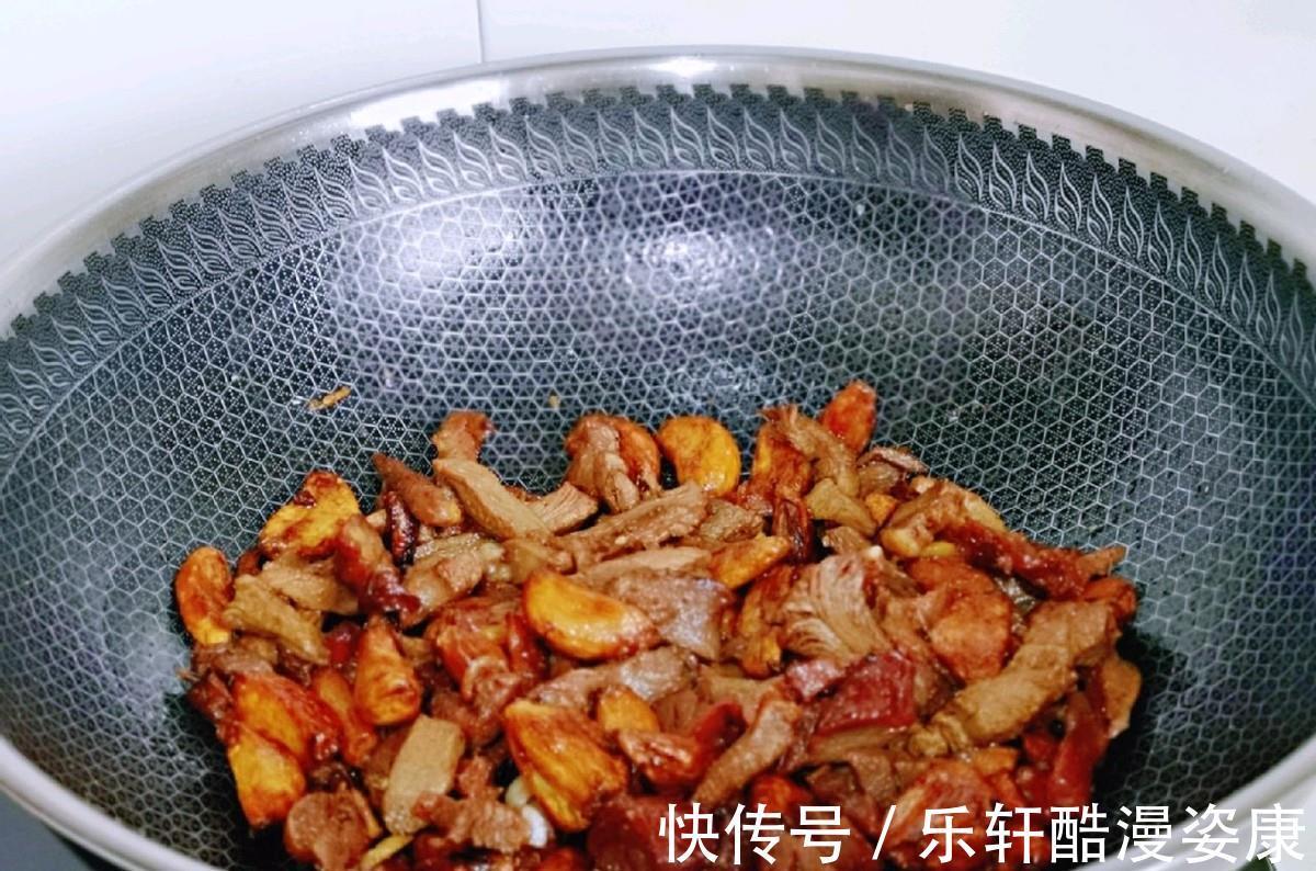 蒜比肉还好吃香喷喷的金蒜子炒羊肉,无水无油,好吃到爆