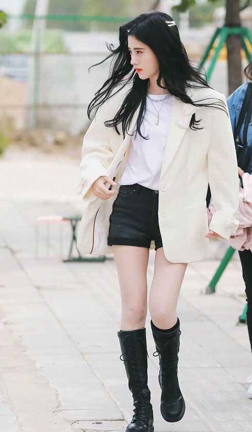 轻韩式穿搭大合集来啦，多种私服风格轻松掌握，妥妥成为时髦精