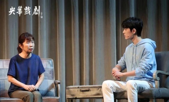 肖战参加活动,被质疑蹭热度,仔细一看却发现黑子在帮他