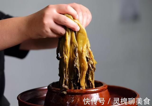 酸菜|腌酸菜，别只会加盐了，牢记这3招，酸菜又酸又脆，放一年也不坏